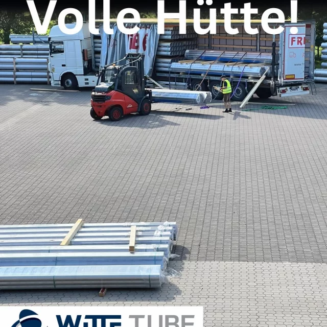 Heute Morgen kamen sie an: über 2.000m Rohre für einen Kundenauftrag. Auf den Bildern ist nur ein Teil der Lieferung zu ...